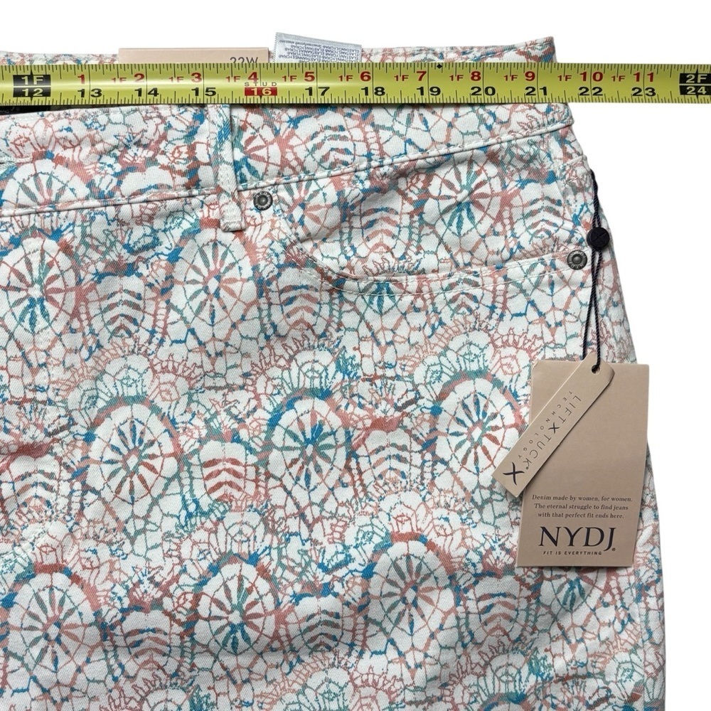 NYDJ Briella Denim Bermuda Shorts Sz 22W Dreamcatcher Print Lift Tuck 5 Pocket - Picture 5 of 13